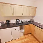 דירה 20a 2 Bed Flat, Sleeps 4,wifi,near Cabot Circus, Bri 1mi בריסטול