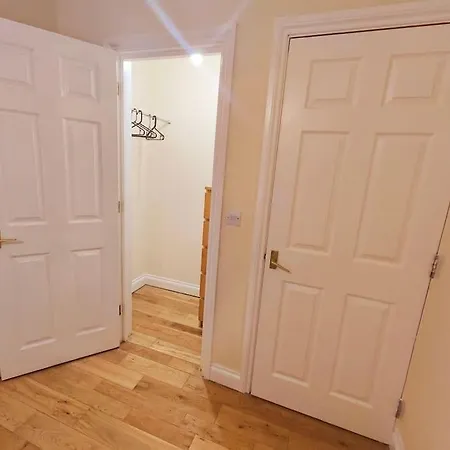 20a 2 Bed Flat, Sleeps 4,wifi,near Cabot Circus, Bri 1mi דירה *