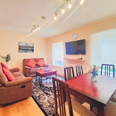20a 2 Bed Flat, Sleeps 4,wifi,near Cabot Circus, Bri 1mi דירה בריסטול