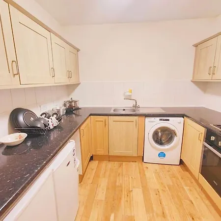 דירה 20a 2 Bed Flat, Sleeps 4,wifi,near Cabot Circus, Bri 1mi בריסטול