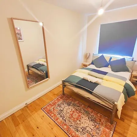 20a 2 Bed Flat, Sleeps 4,wifi,near Cabot Circus, Bri 1mi בריסטול