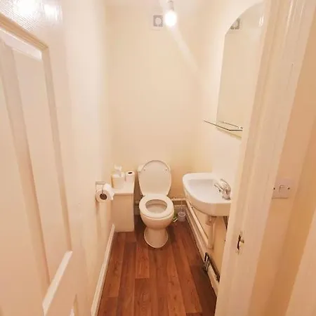 20a 2 Bed Flat, Sleeps 4,wifi,near Cabot Circus, Bri 1mi * Bristol