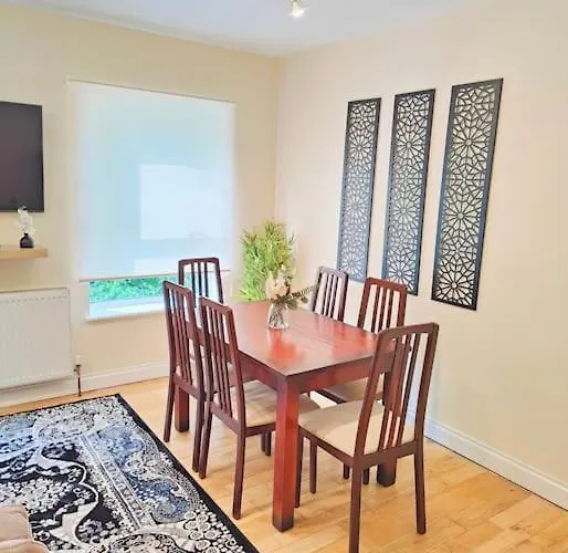 20a 2 Bed Flat, Sleeps 4,wifi,near Cabot Circus, Bri 1mi * Bristol