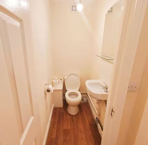 20a 2 Bed Flat, Sleeps 4,wifi,near Cabot Circus, Bri 1mi * בריסטול