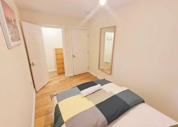 20a 2 Bed Flat, Sleeps 4,wifi,near Cabot Circus, Bri 1mi בריסטול