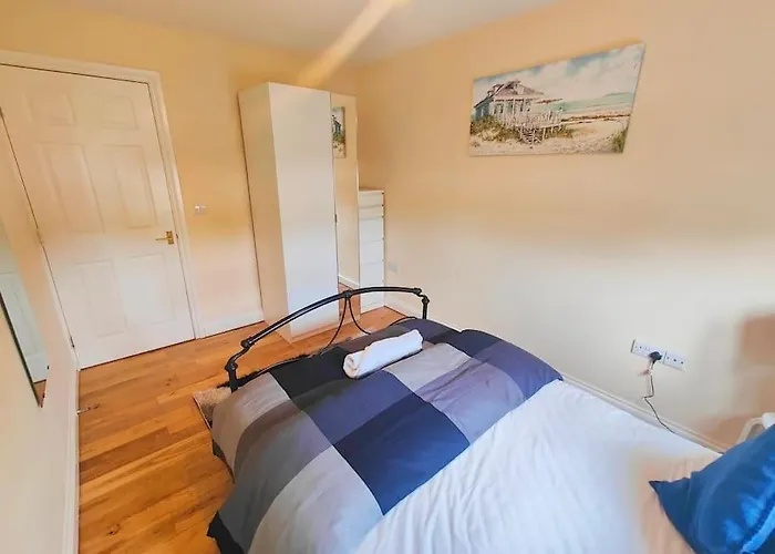 20a 2 Bed Flat, Sleeps 4,wifi,near Cabot Circus, Bri 1mi דירה