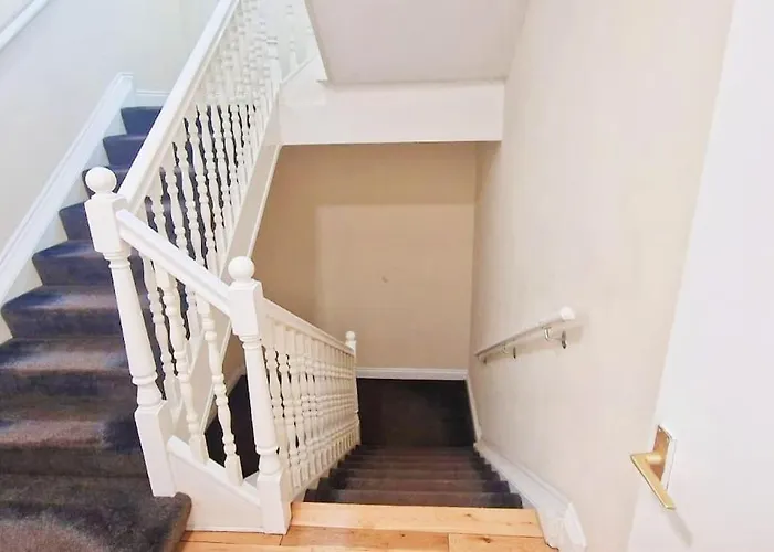 20a 2 Bed Flat, Sleeps 4,wifi,near Cabot Circus, Bri 1mi Daire