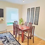 20a 2 Bed Flat, Sleeps 4,wifi,near Cabot Circus, Bri 1mi * בריסטול