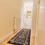 20a 2 Bed Flat, Sleeps 4,wifi,near Cabot Circus, Bri 1mi דירה *