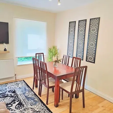 2 Bed Flat,sleeps 4,wifi,near Cabot Circus,bri 1mi * בריסטול