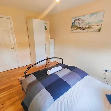 2 Bed Flat,sleeps 4,wifi,near Cabot Circus,bri 1mi דירה