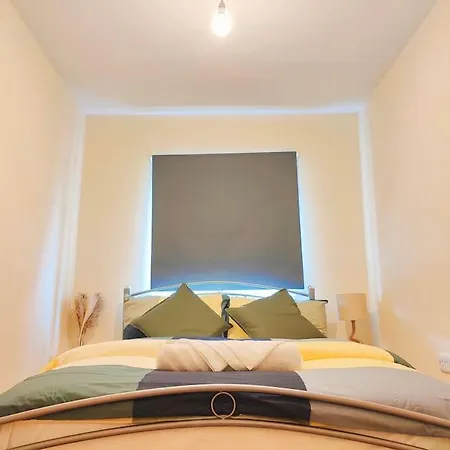 20a 2 Bed Flat, Sleeps 4,wifi,near Cabot Circus, Bri 1mi Bristol