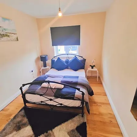 20a 2 Bed Flat, Sleeps 4,wifi,near Cabot Circus, Bri 1mi