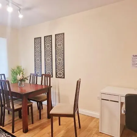 Apartman 20a 2 Bed Flat, Sleeps 4,wifi,near Cabot Circus, Bri 1mi *