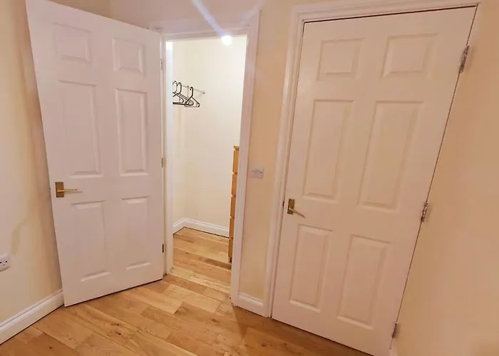 20a 2 Bed Flat, Sleeps 4,wifi,near Cabot Circus, Bri 1mi Διαμέρισμα *