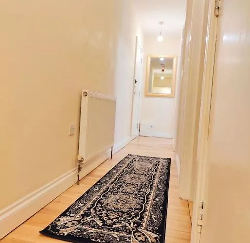 20a 2 Bed Flat, Sleeps 4,wifi,near Cabot Circus, Bri 1mi Διαμέρισμα *