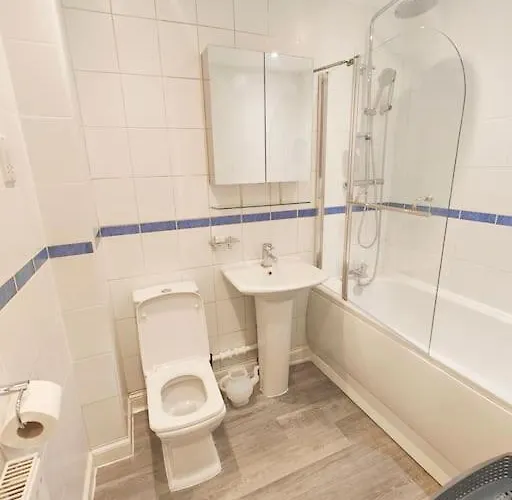 Διαμέρισμα 20a 2 Bed Flat, Sleeps 4,wifi,near Cabot Circus, Bri 1mi *