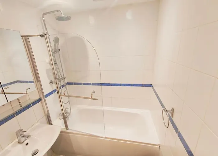 20a 2 Bed Flat, Sleeps 4,wifi,near Cabot Circus, Bri 1mi Διαμέρισμα *