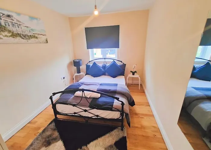 20a 2 Bed Flat, Sleeps 4,wifi,near Cabot Circus, Bri 1mi